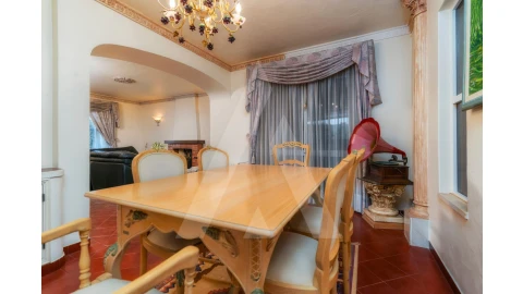 Moradia T5 para Venda em Albufeira e Olhos de Água