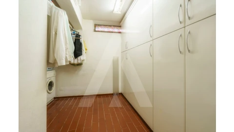 Moradia T5 para Venda em Albufeira e Olhos de Água