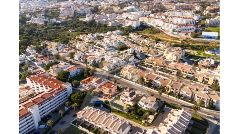 Moradia T5 para Venda em Albufeira e Olhos de Água