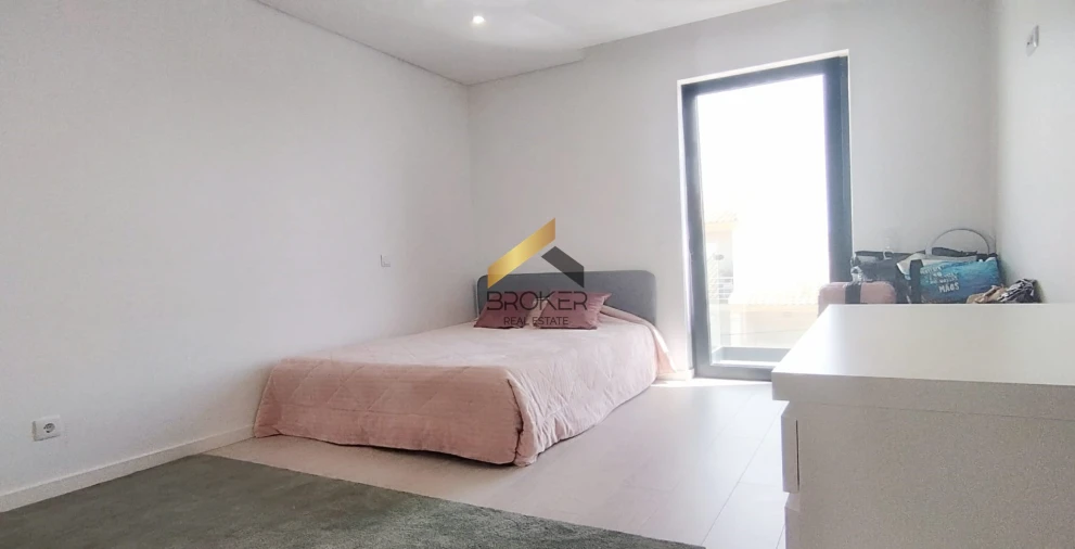 Apartamento T2 para Venda em Faro (Sé e São Pedro) Foto 35