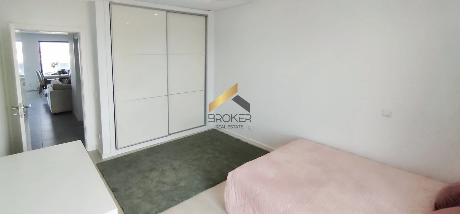 Apartamento T2 para Venda em Faro (Sé e São Pedro) Foto 33