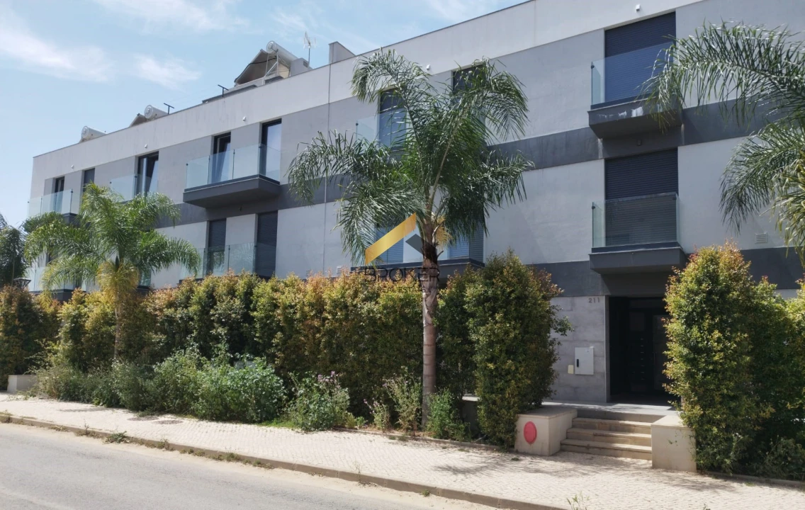 Apartamento T2 para Venda em Faro (Sé e São Pedro) Foto 2