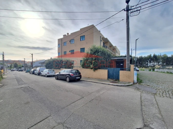 Negócio para Venda em Gulpilhares e Valadares Foto 1