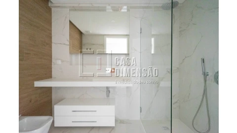 Apartamento T1 para Venda em Carcavelos e Parede
