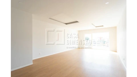 Apartamento T1 para Venda em Carcavelos e Parede
