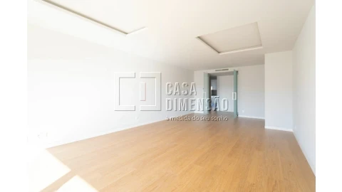 Apartamento T1 para Venda em Carcavelos e Parede