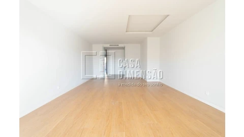Apartamento T1 para Venda em Carcavelos e Parede