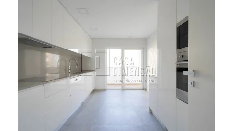 Apartamento T1 para Venda em Carcavelos e Parede