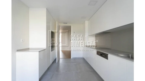 Apartamento T1 para Venda em Carcavelos e Parede
