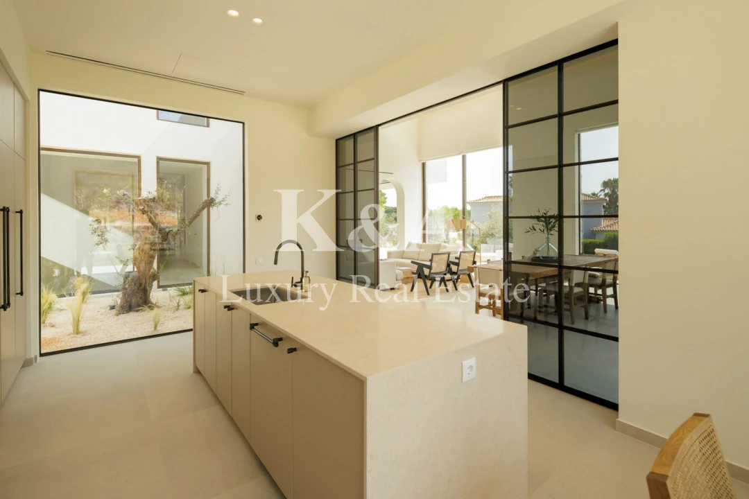 Moradia T4 para Venda em Almancil Foto 9