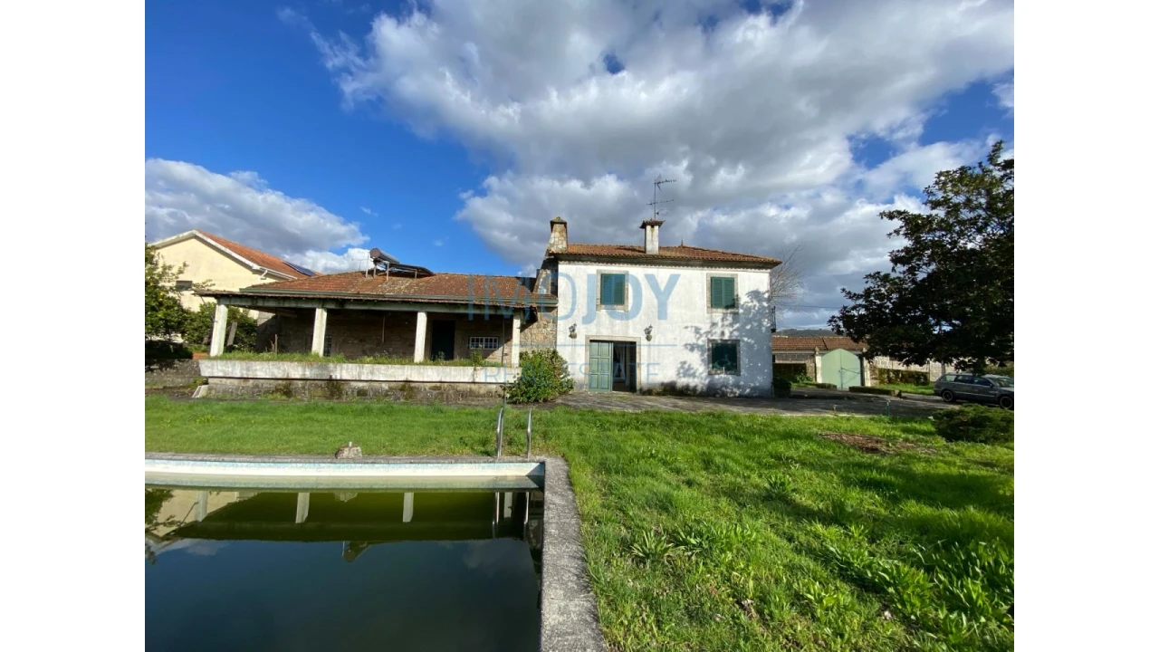 Quinta T9 para Venda em Carreira e Refojos de Riba de Ave Foto 1