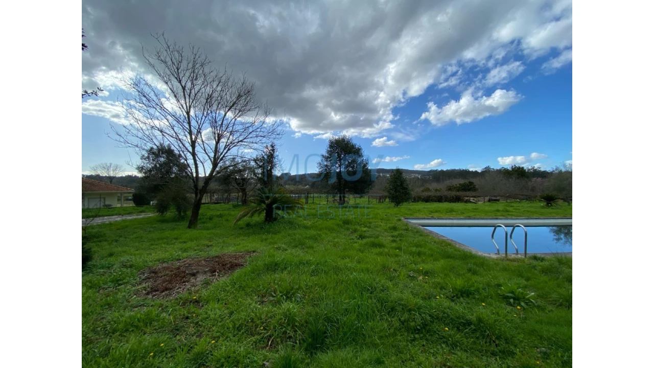 Quinta T9 para Venda em Carreira e Refojos de Riba de Ave Foto 4