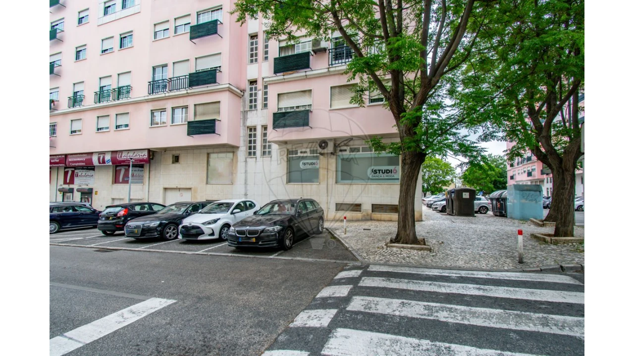 Loja para Venda em Sacavém e Prior Velho Foto 5