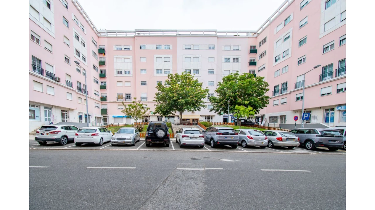 Loja para Venda em Sacavém e Prior Velho Foto 3