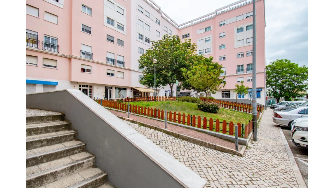 Loja para Venda em Sacavém e Prior Velho Foto 4