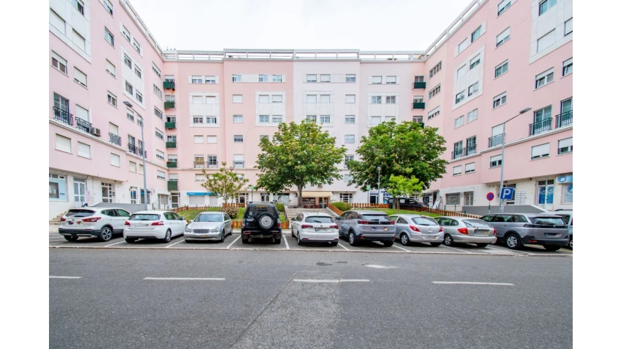 Loja para Venda em Sacavém e Prior Velho Foto 3