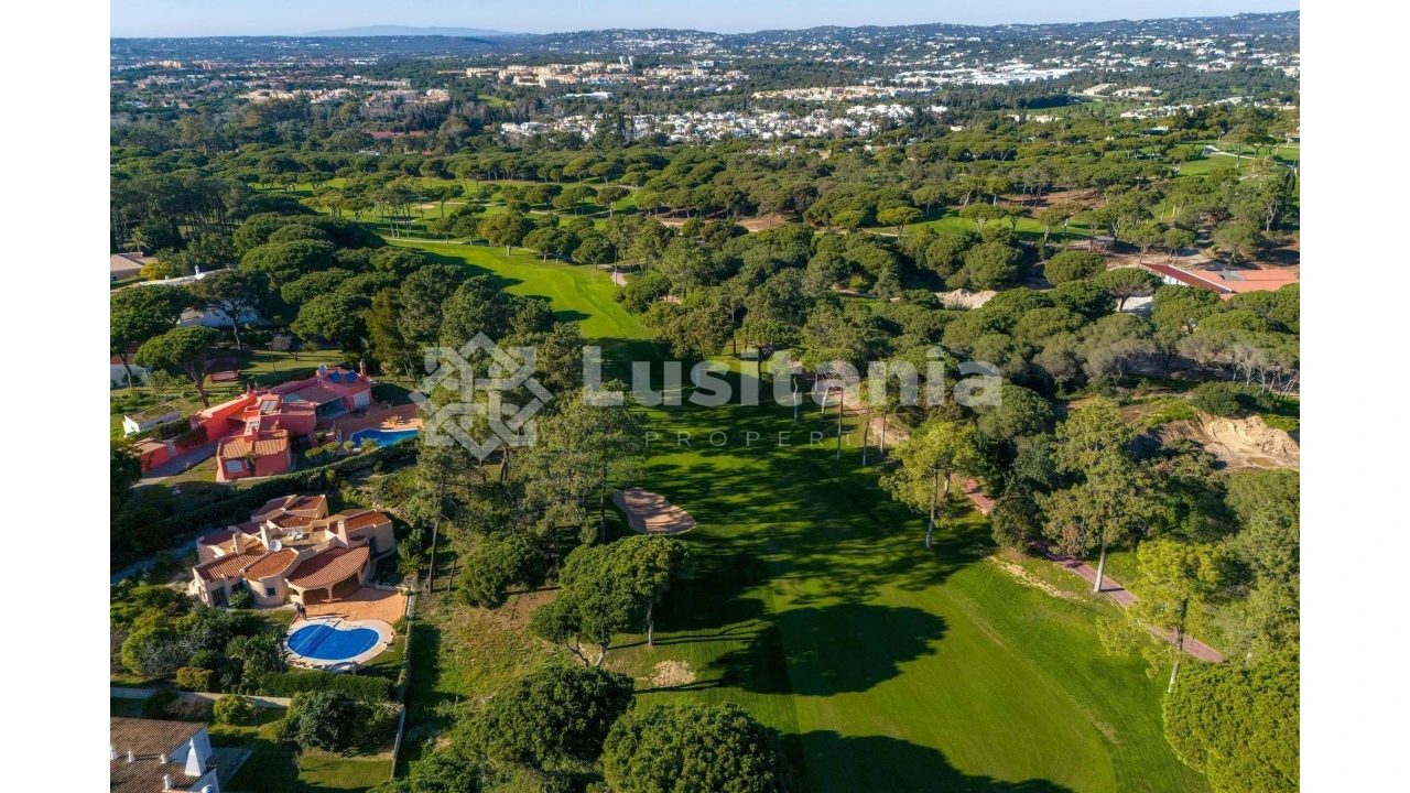 Moradia T4 para Venda em Quarteira Foto 19