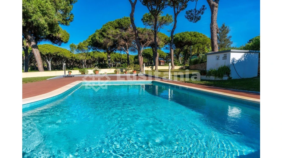 Moradia T4 para Venda em Quarteira Foto 18