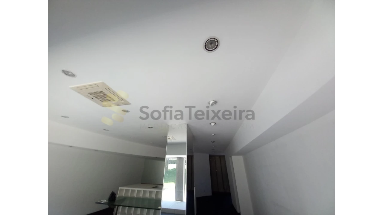 Loja para Venda em São João da Madeira Foto 17