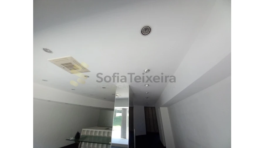 Loja para Venda em São João da Madeira Foto 17