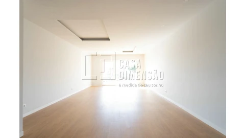 Apartamento T3 para Venda em Carcavelos e Parede