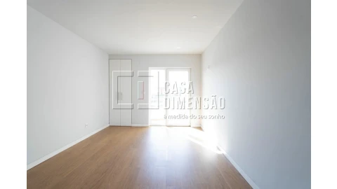 Apartamento T3 para Venda em Carcavelos e Parede
