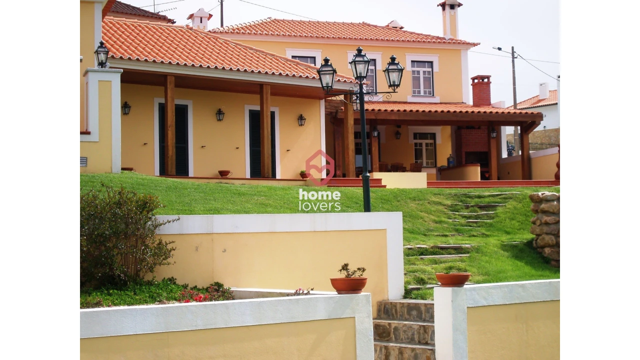 Moradia T8 para Venda em Serpins Foto 15