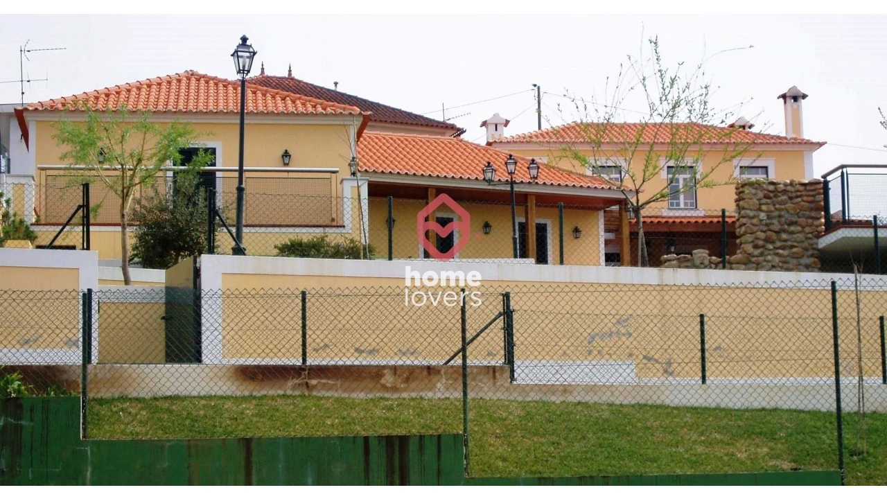 Moradia T8 para Venda em Serpins Foto 21