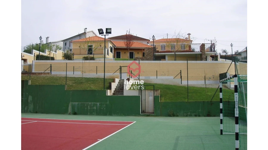 Moradia T8 para Venda em Serpins Foto 19