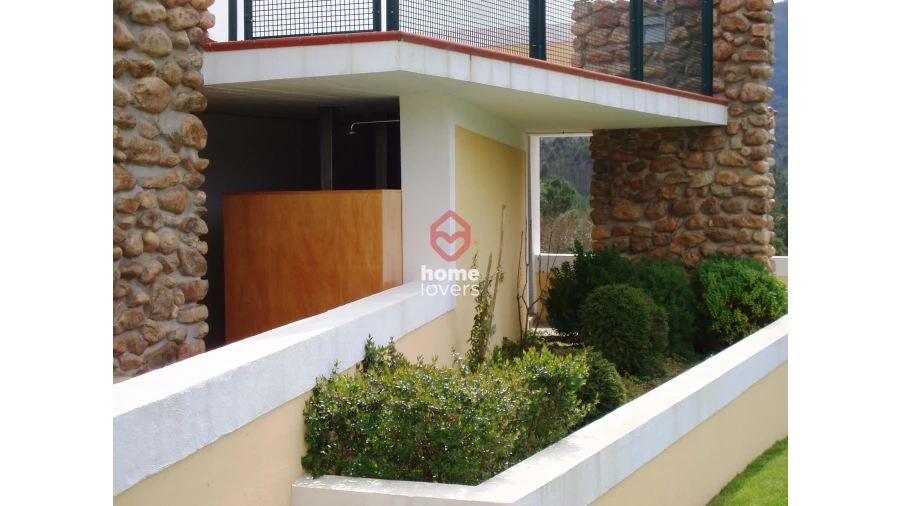 Moradia T8 para Venda em Serpins Foto 11