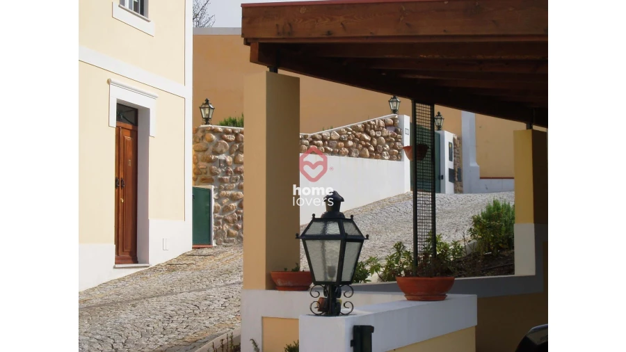 Moradia T8 para Venda em Serpins Foto 9