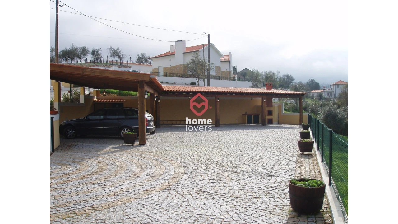 Moradia T8 para Venda em Serpins Foto 8