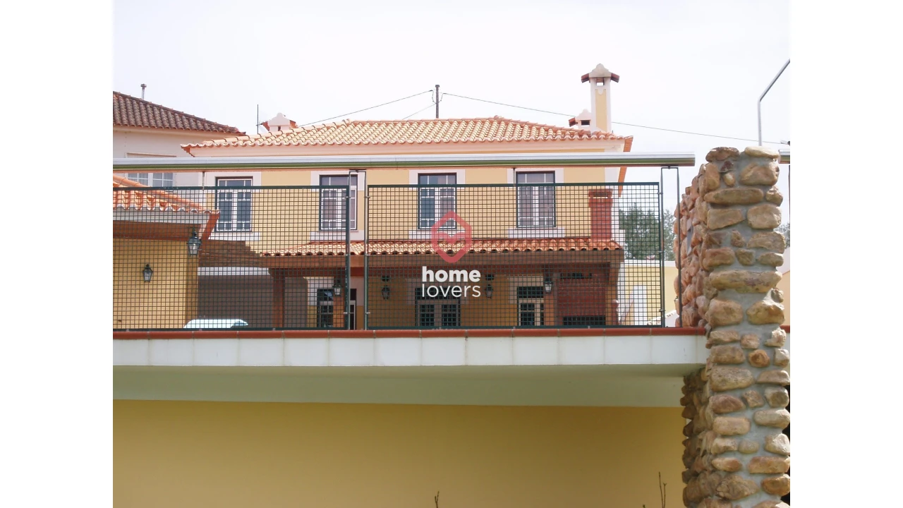 Moradia T8 para Venda em Serpins Foto 16