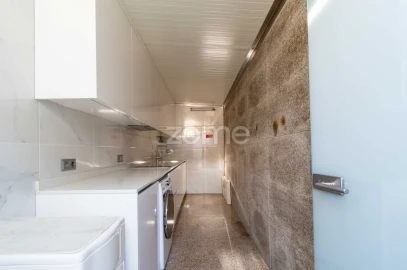 Moradia T12 para Venda em Lordelo do Ouro e Massarelos