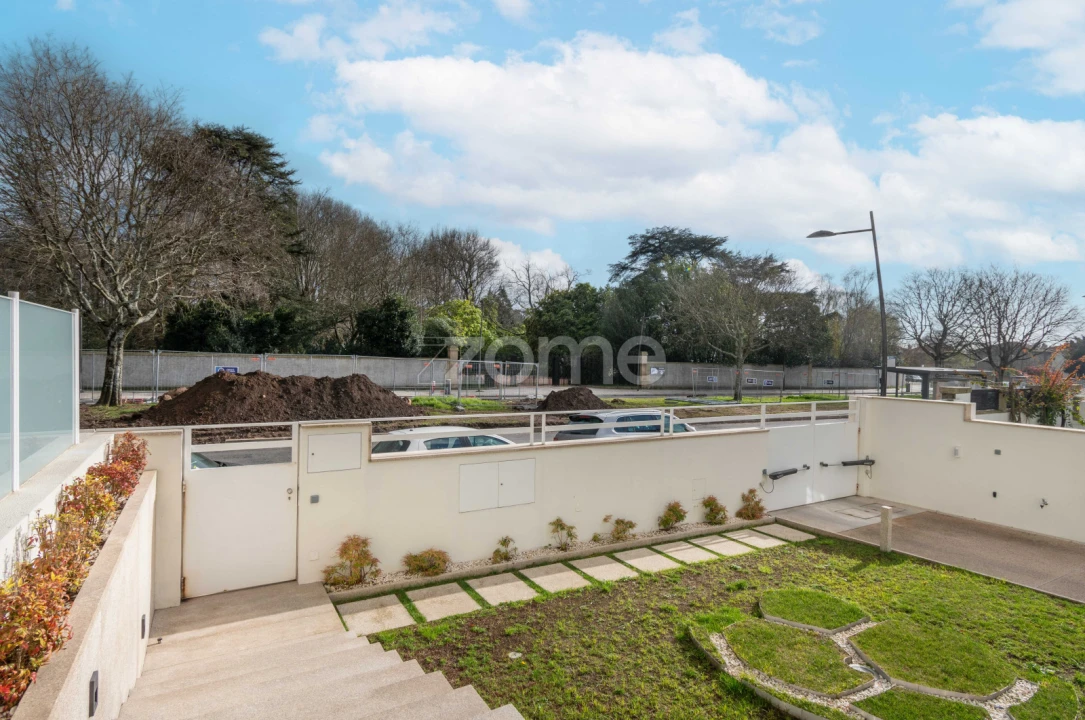 Moradia T12 para Venda em Lordelo do Ouro e Massarelos Foto 10