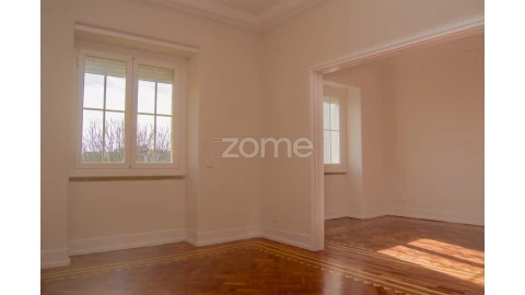 Prédio para Venda em Campo de Ourique