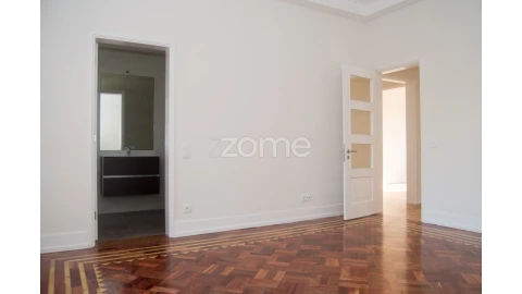 Prédio para Venda em Campo de Ourique