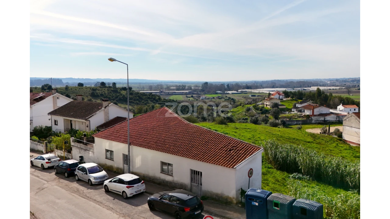 Moradia T1 para Venda em Sé Nova, Santa Cruz, Almedina e São Bartolomeu Foto 1