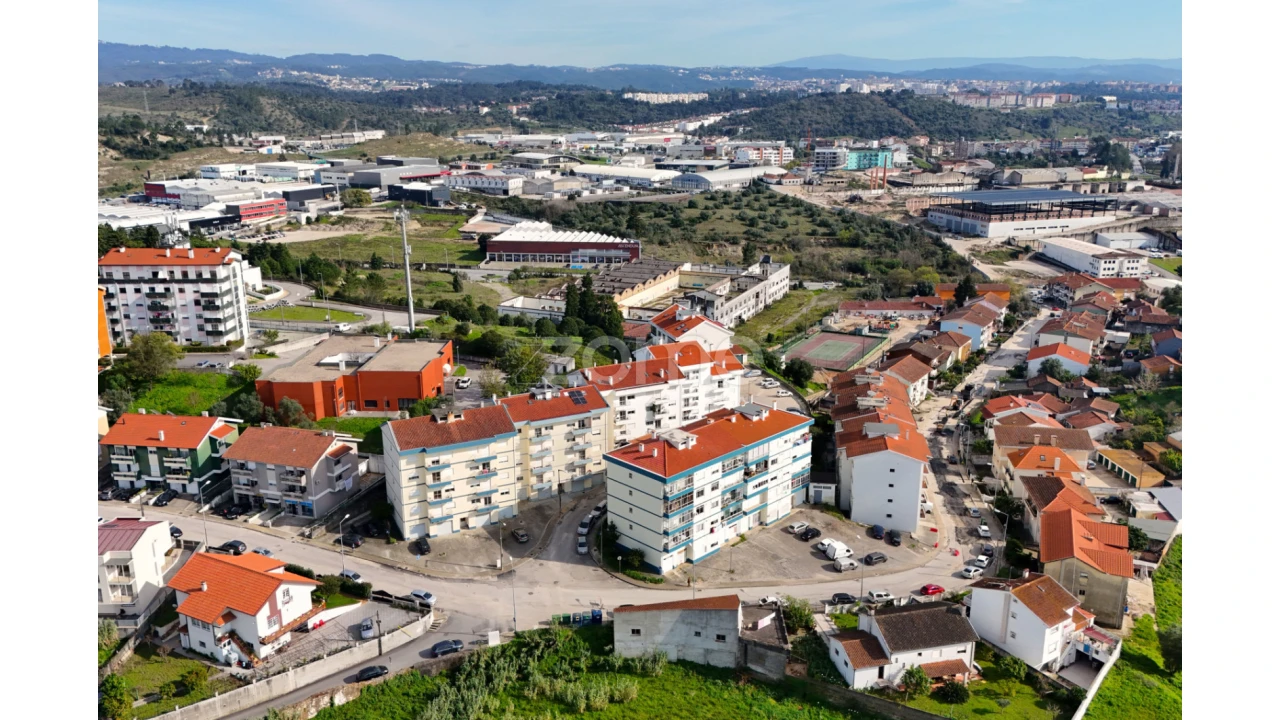 Moradia T1 para Venda em Sé Nova, Santa Cruz, Almedina e São Bartolomeu Foto 9