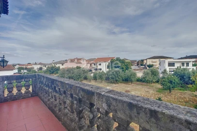Moradia T6 para Venda em Nelas