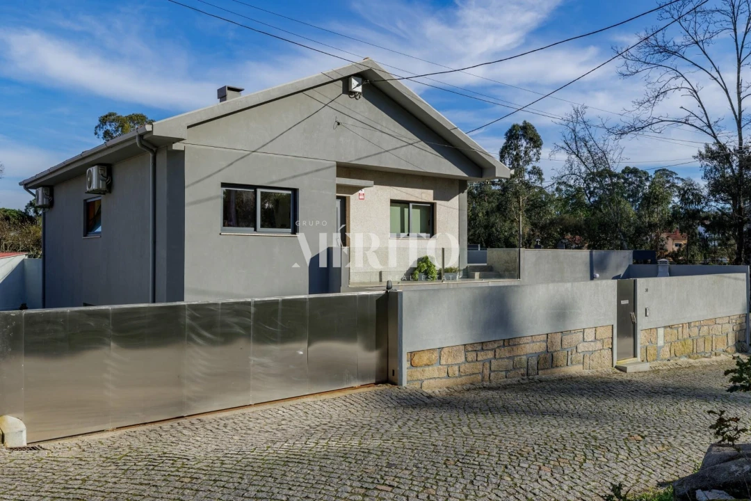 Moradia T4 para Venda em Vilar de Andorinho Foto 2