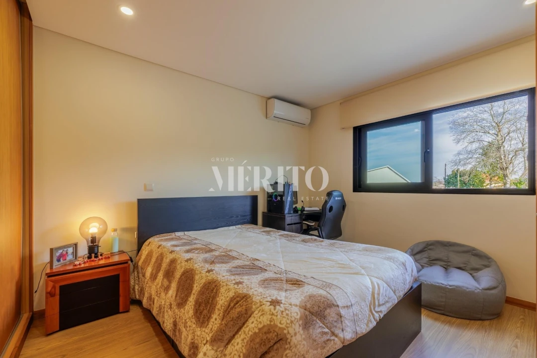 Moradia T4 para Venda em Vilar de Andorinho Foto 30