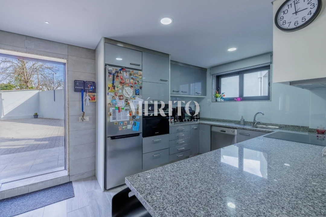 Moradia T4 para Venda em Vilar de Andorinho Foto 7