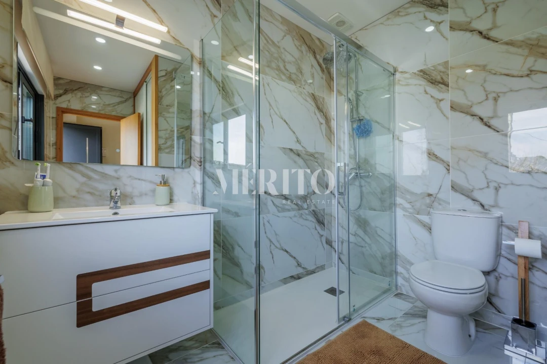 Moradia T4 para Venda em Vilar de Andorinho Foto 28