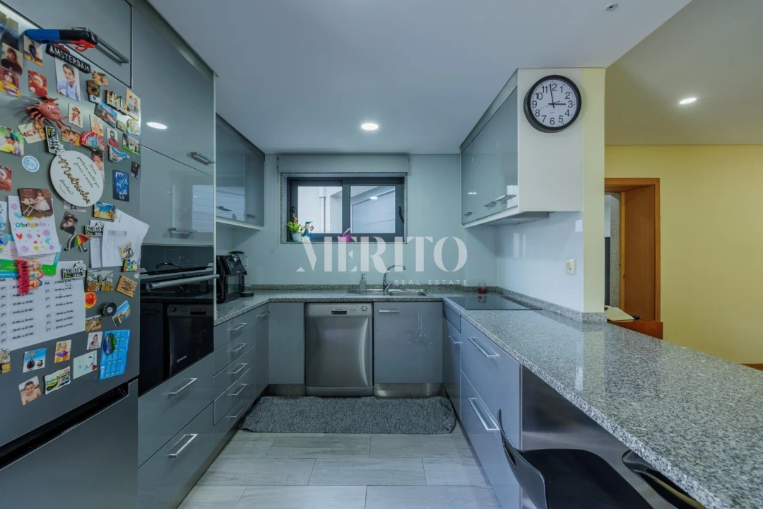 Moradia T4 para Venda em Vilar de Andorinho Foto 9