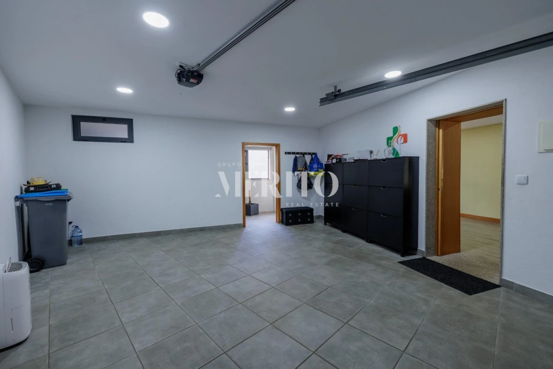 Moradia T4 para Venda em Vilar de Andorinho Foto 37