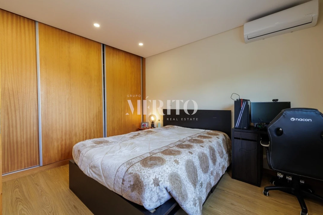 Moradia T4 para Venda em Vilar de Andorinho Foto 32