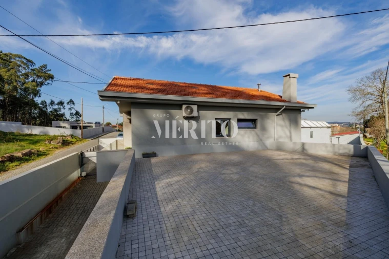 Moradia T4 para Venda em Vilar de Andorinho Foto 36