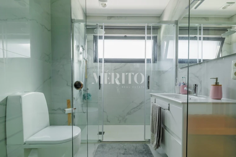 Moradia T4 para Venda em Vilar de Andorinho Foto 23