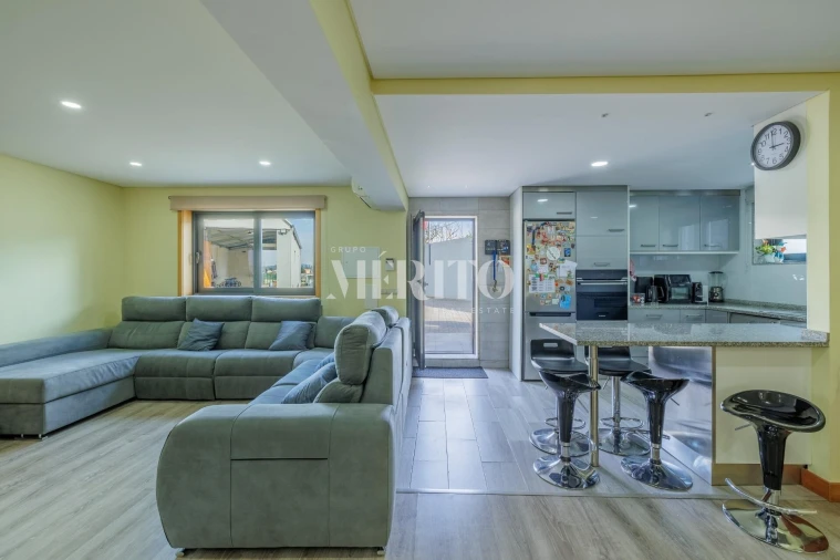 Moradia T4 para Venda em Vilar de Andorinho Foto 6